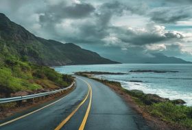 Bosan Liburan Itu-Itu Aja? 5 Rute Road Trip di Indonesia yang Dijamin Bikin Nagih!