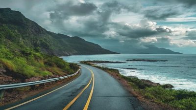 Bosan Liburan Itu-Itu Aja? 5 Rute Road Trip di Indonesia yang Dijamin Bikin Nagih!