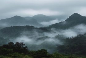 Udara Dingin di Pegunungan Indonesia: 5 Mitos yang Bikin Kamu Salah Kostum!